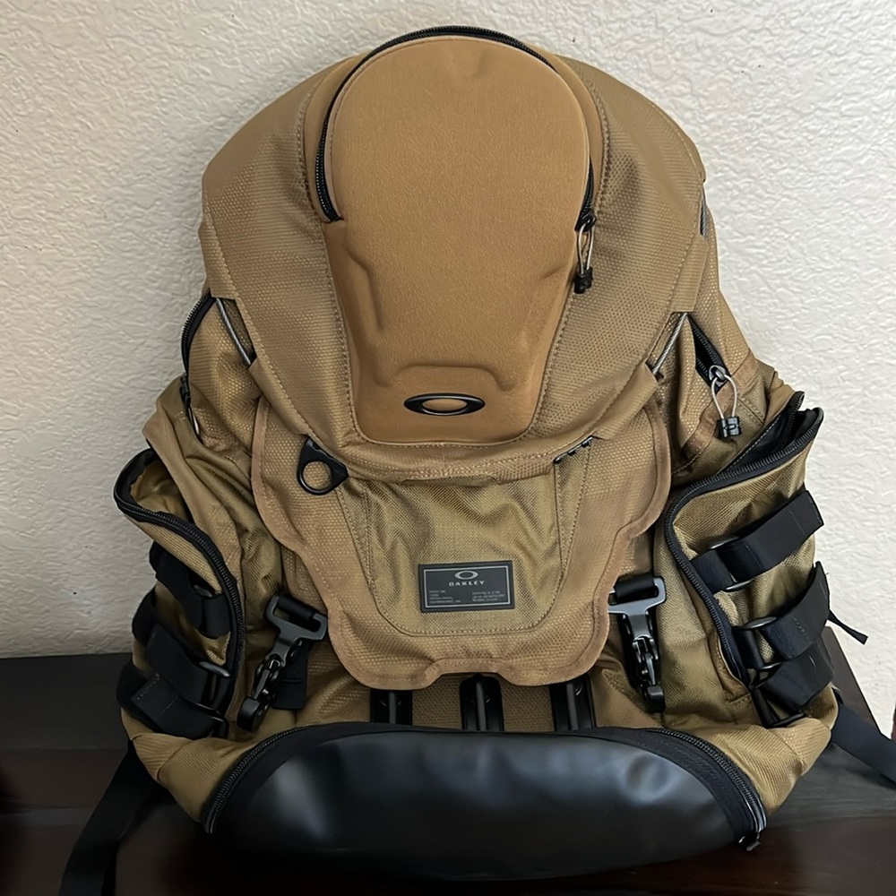 Oakley Kitchen Sink Backpack w/Waist Strap